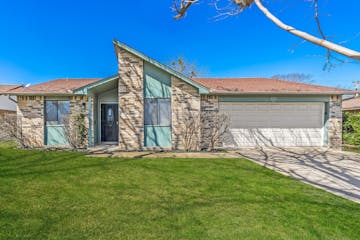 907 Cresthaven Dr Lancaster, TX 75134